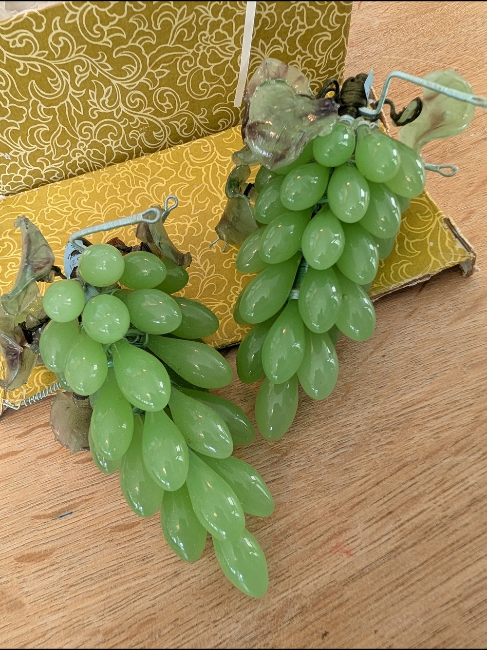 Vintage Mid-century Green Glass Grape Cluster Set In Original Box